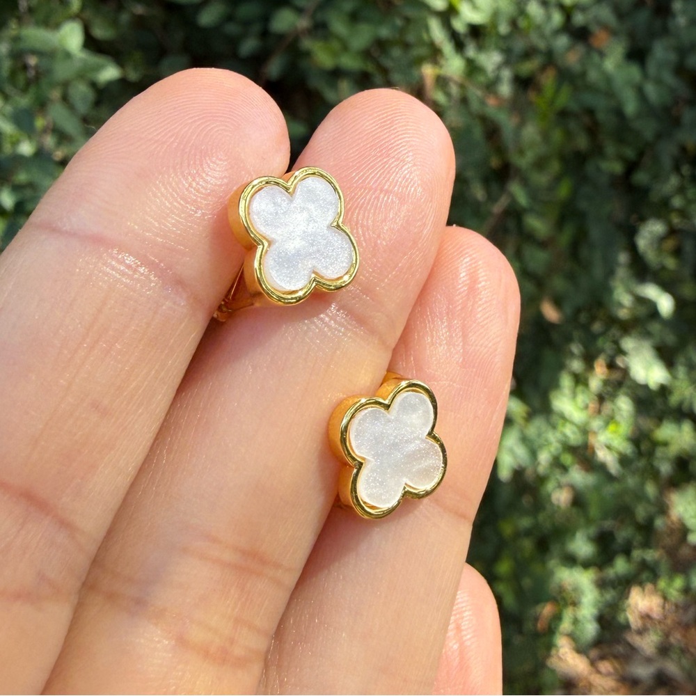 Elegant Gold and White Pendant Earrings - Picture 3 of 7